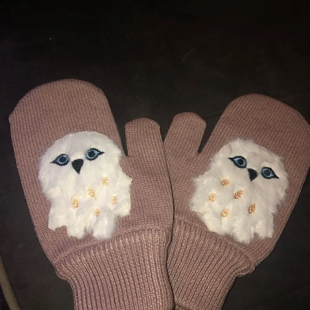 💥💥NWT adorable owl mittens one size fits most. Very Warm. Super cute .